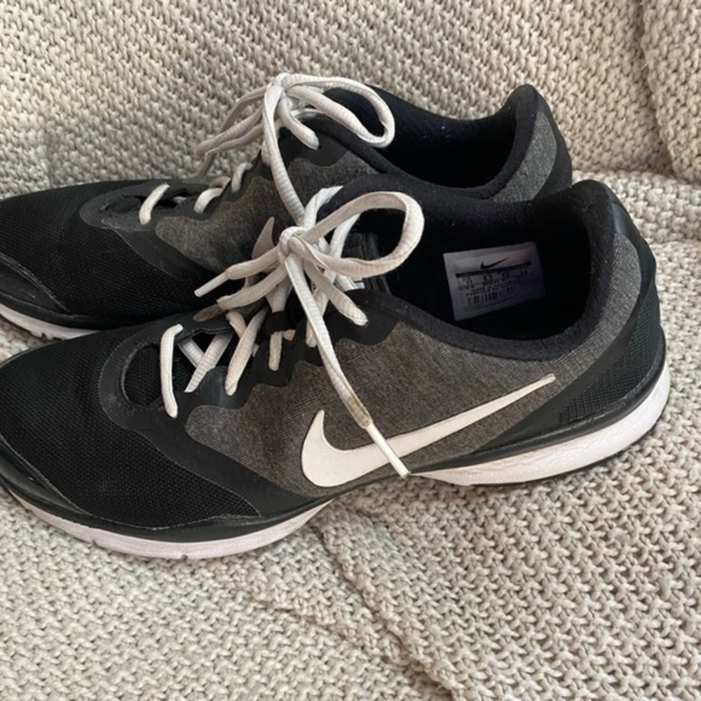 Black and grey Nikes Size 11‎